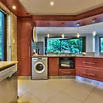 Tranquil Family Escape Spacious Home & Garden
