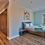Tranquil Family Escape Spacious Home & Garden